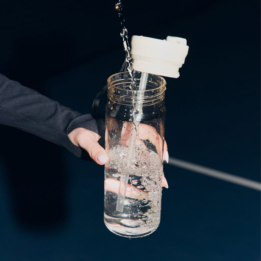 28oz-dualsip-plastic-bottle-p6 bevt0009_contigo_2225975_dualsip_28oz_oatmilkplastic_atf6